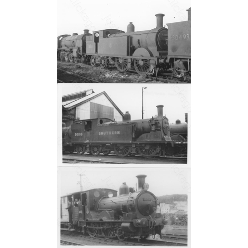 247 - Railway. B.R. Southern Region. Approx. 200, black and white, postcard size prints. Featuring BR (SR)... 