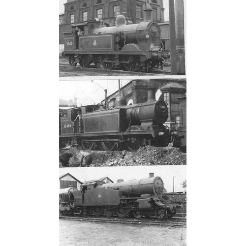 247 - Railway. B.R. Southern Region. Approx. 200, black and white, postcard size prints. Featuring BR (SR)... 