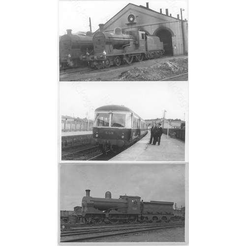 270 - Railway. IRELAND. Approx. 100, black and white postcard sized photographs, featuring Irish steam and... 