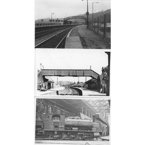 288 - Railway. Ex GWR locomotives and scenes. Approx. 300 black and white and a few colour postcard size p... 