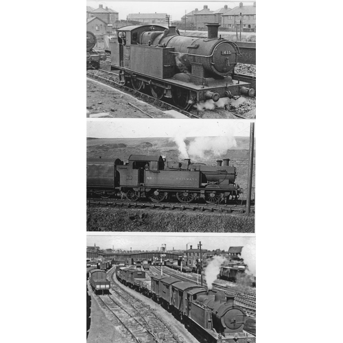 288 - Railway. Ex GWR locomotives and scenes. Approx. 300 black and white and a few colour postcard size p... 