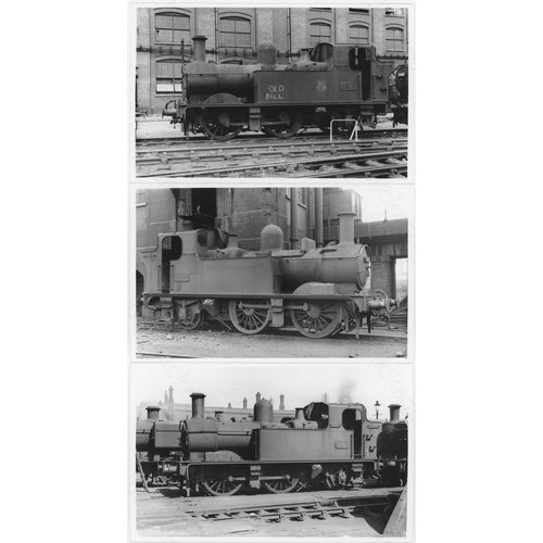 289 - Railway. Ex GWR locomotives. Approx. 480 black and white postcard size prints, from a variety of sou... 