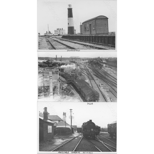 333 - Railway. A box of approx.  420, black and white prints and postcards, featuring ex-Southern Railway ... 