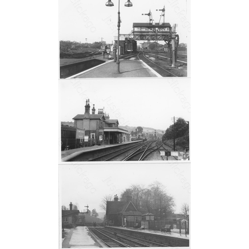 333 - Railway. A box of approx.  420, black and white prints and postcards, featuring ex-Southern Railway ... 