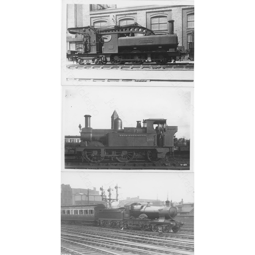 372 - Railway. ex GWR Steam. A fine collection of approx. 100 black and white, postcard size prints of ear... 