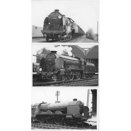 386 - Railway. Ex Southern/BR Steam. A fine collection of 100+ black and white, postcard size prints of ex... 