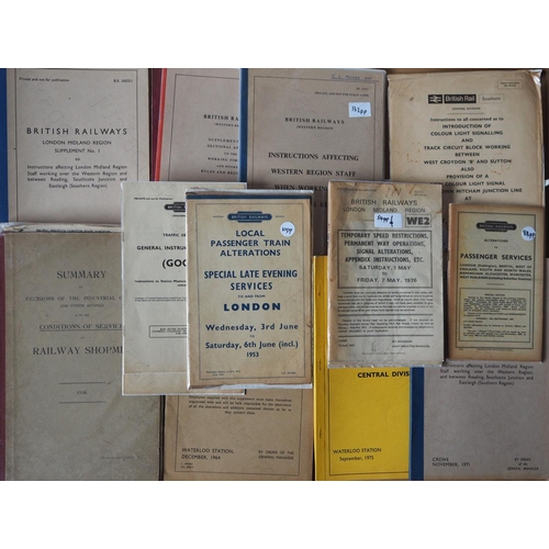 173 - Railway. A good collection of 17, British Railways booklets.
Includes Timetable alteration notices, ... 