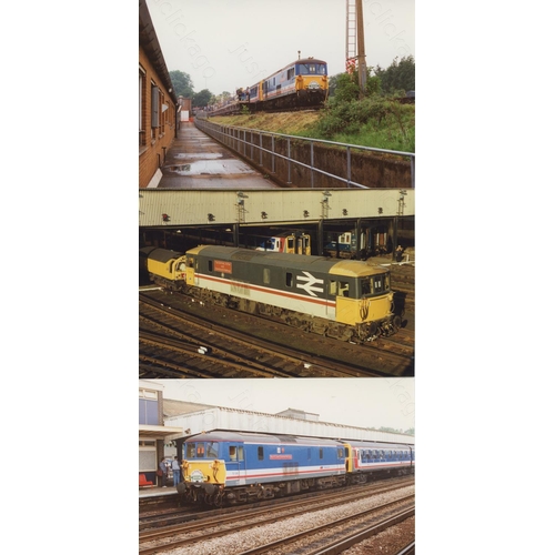 317 - Railway. Modern Traction.  A total of 5 flip photo albums containing approx. 600 colour, postcard si... 