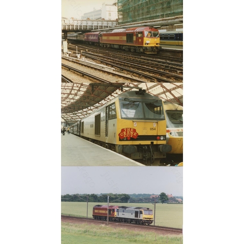 317 - Railway. Modern Traction.  A total of 5 flip photo albums containing approx. 600 colour, postcard si... 