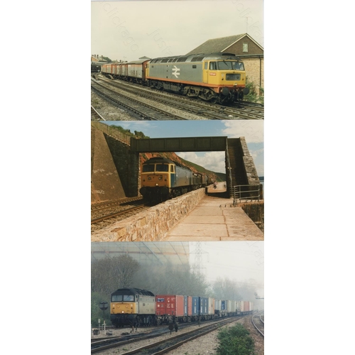 317 - Railway. Modern Traction.  A total of 5 flip photo albums containing approx. 600 colour, postcard si... 