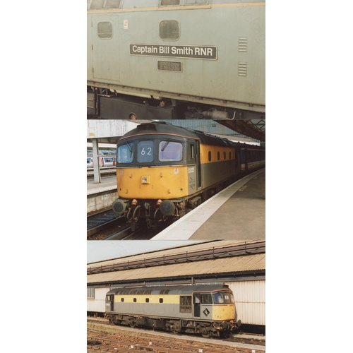 317 - Railway. Modern Traction.  A total of 5 flip photo albums containing approx. 600 colour, postcard si... 