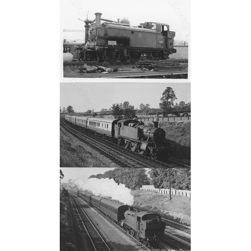 536 - Railway. G.W.R. Steam. A good collection of approx. 220, black and white, postcard size prints. The ... 