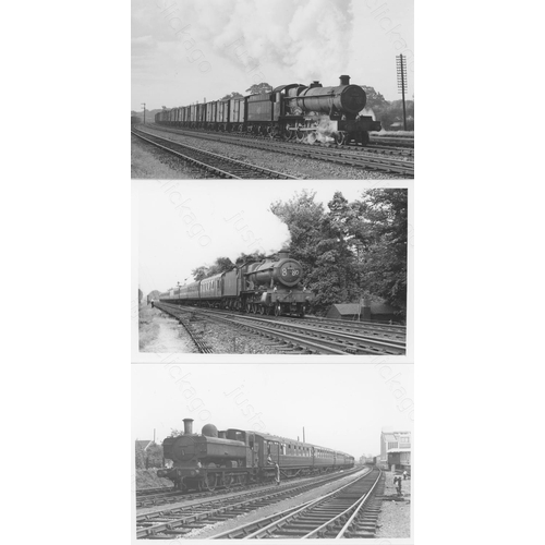 536 - Railway. G.W.R. Steam. A good collection of approx. 220, black and white, postcard size prints. The ... 