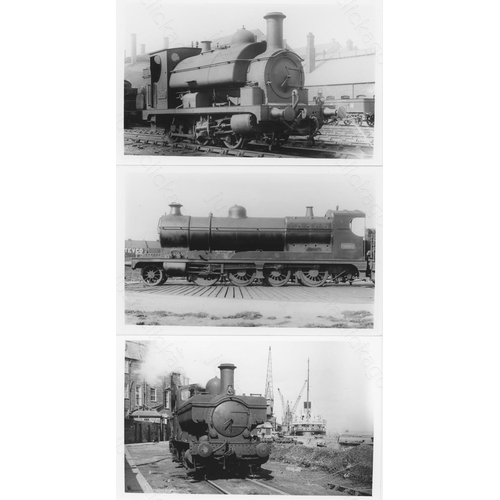 536 - Railway. G.W.R. Steam. A good collection of approx. 220, black and white, postcard size prints. The ... 