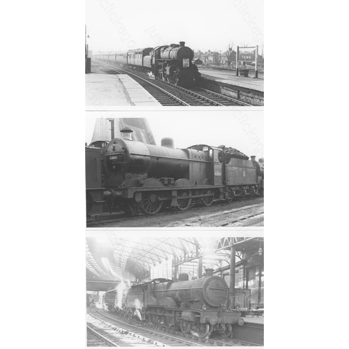 538 - Railway. L.M.S. Steam. A good collection of approx. 200+, black and white, postcard size prints. Aro... 