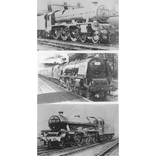 538 - Railway. L.M.S. Steam. A good collection of approx. 200+, black and white, postcard size prints. Aro... 