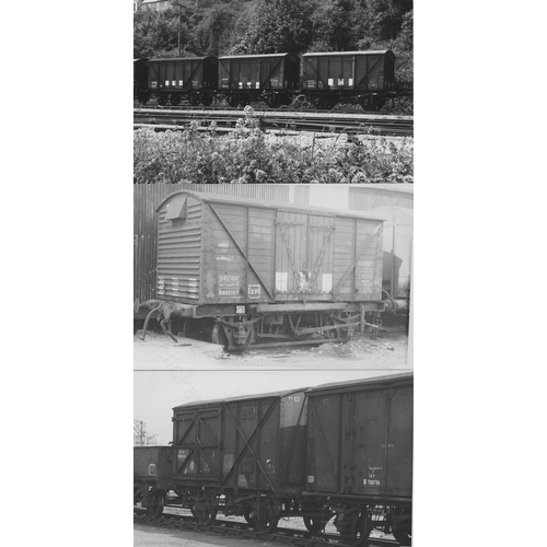 146 - Railway. Infrastructure - Wagons. A selection of approx. 220, black and white and colour prints, mos... 