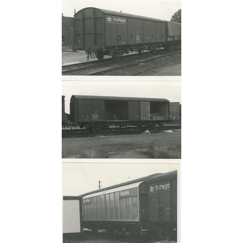 146 - Railway. Infrastructure - Wagons. A selection of approx. 220, black and white and colour prints, mos... 