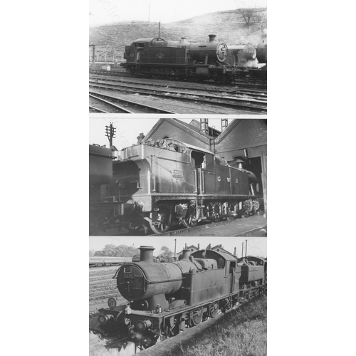 209 - Railway. BR(W)/GWR Locomotives. A good collection of approx. 500, black and white postcard size prin... 