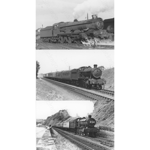 239 - Railway. BR(W)/GWR Locomotives. A good collection of approx. 500, black and white postcard size prin... 