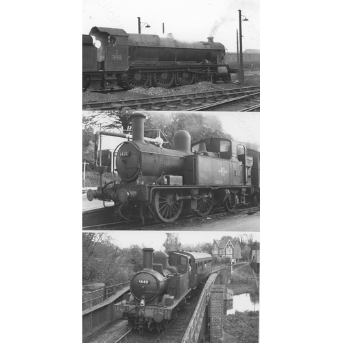 239 - Railway. BR(W)/GWR Locomotives. A good collection of approx. 500, black and white postcard size prin... 