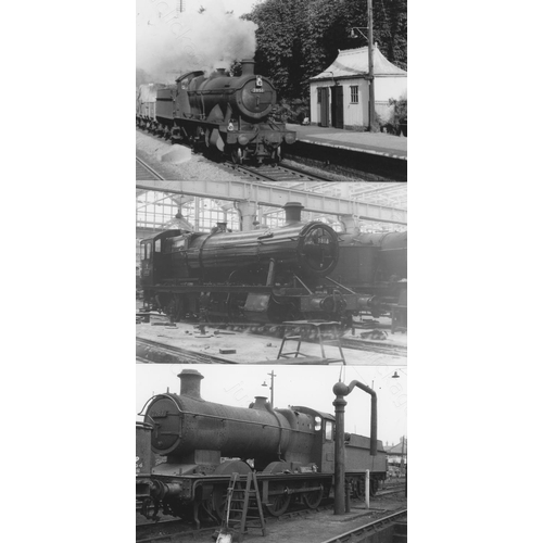 239 - Railway. BR(W)/GWR Locomotives. A good collection of approx. 500, black and white postcard size prin... 