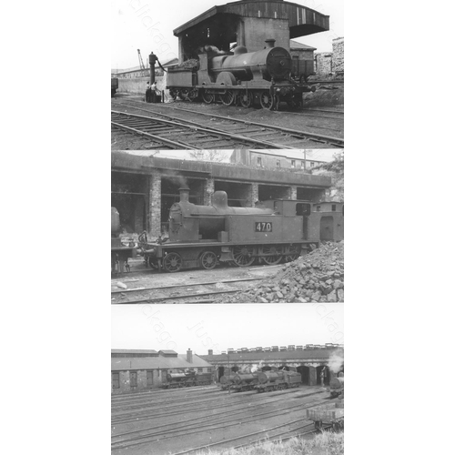 241 - Railway. Overseas Traction - IRELAND. A selection of approx. 100, black and white, postcard sized pr... 