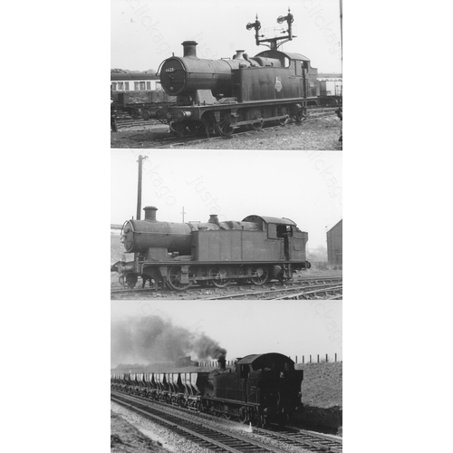 281 - Railway. GWR Locomotives. A shoebox of approx. 1000, black and white postcard size prints of GWR, BR... 