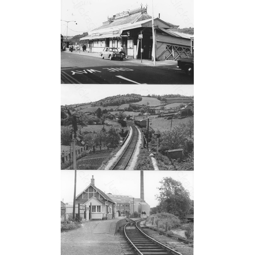 282 - Railway. Infrastructure. A good collection of approx. 400, black and white postcard size prints. The... 