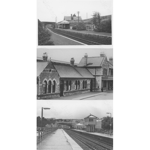 282 - Railway. Infrastructure. A good collection of approx. 400, black and white postcard size prints. The... 