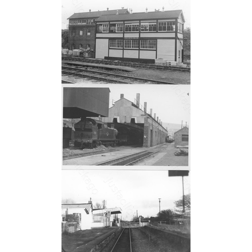 287 - Railway. Infrastructure. A selection of approx. 300, black and white postcard sized prints, with som... 