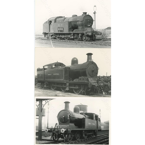 45 - Railway. Pre-Grouping - Great Central Railway. An album of mainly black and white, postcard size pri... 