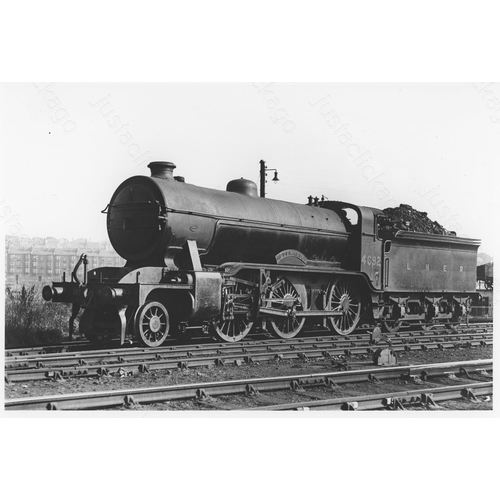 66 - Railway. L.N.E.R. Locomotives. A selection of approx. 40,  mainly larger size (8.5