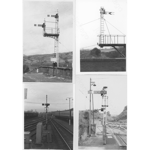 137 - Railway. Infrastructure - Wagons, signals, track machines  and cranes. A selection of approx. 130, b... 