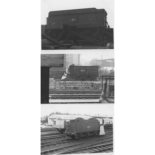 137 - Railway. Infrastructure - Wagons, signals, track machines  and cranes. A selection of approx. 130, b... 