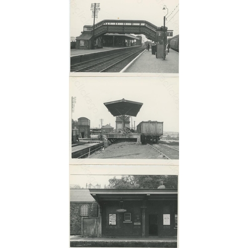 142 - Railway. Infrastructure . A selection of approx. 200, black and white and colour prints, mostly post... 