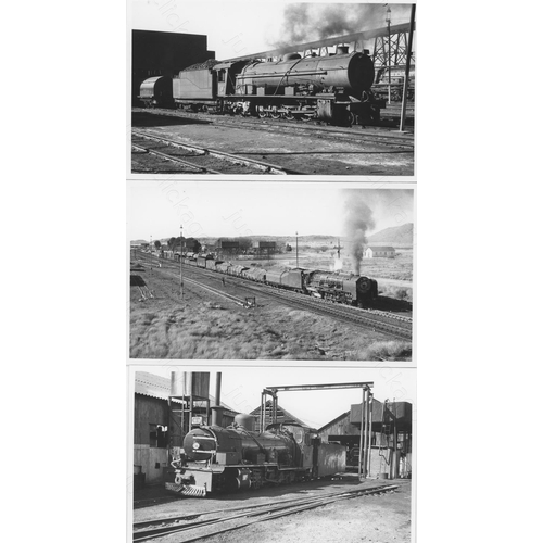 207 - Railway. Overseas Traction - SOUTH AFRICA. A collection of approx. 120, black and white, postcard si... 