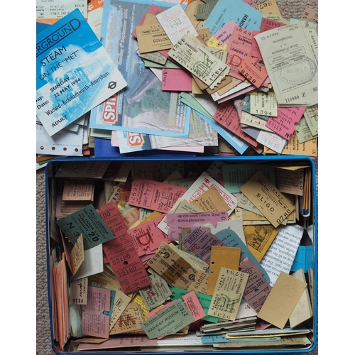 42 - Railway. A large tin of 1000+ assorted railway tickets. Includes BRB & BTC Edmondsons, BR Platform T...