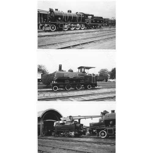 99 - Railway. Overseas Traction - INDIA. A collection of approx. 190, black and white, postcard size prin... 