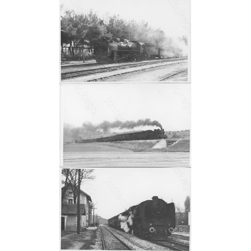 454 - Railway. Overseas Traction - Germany. A collection of approx. 150+, mainly black and white, postcard... 