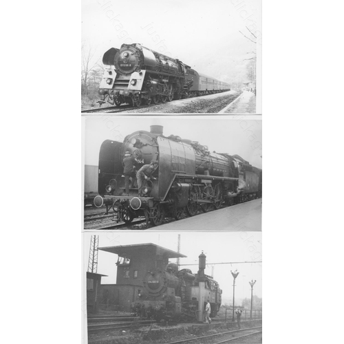 454 - Railway. Overseas Traction - Germany. A collection of approx. 150+, mainly black and white, postcard... 