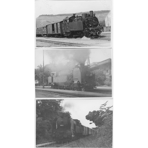 454 - Railway. Overseas Traction - Germany. A collection of approx. 150+, mainly black and white, postcard... 