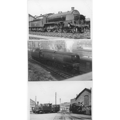 458 - Railway. Southern Railway. A collection of approx. 200, black and white, postcard size prints. The p... 