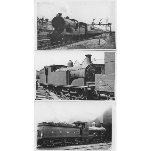 458 - Railway. Southern Railway. A collection of approx. 200, black and white, postcard size prints. The p... 