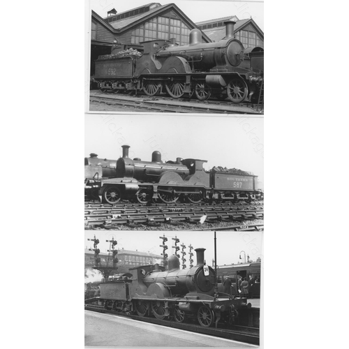 458 - Railway. Southern Railway. A collection of approx. 200, black and white, postcard size prints. The p... 