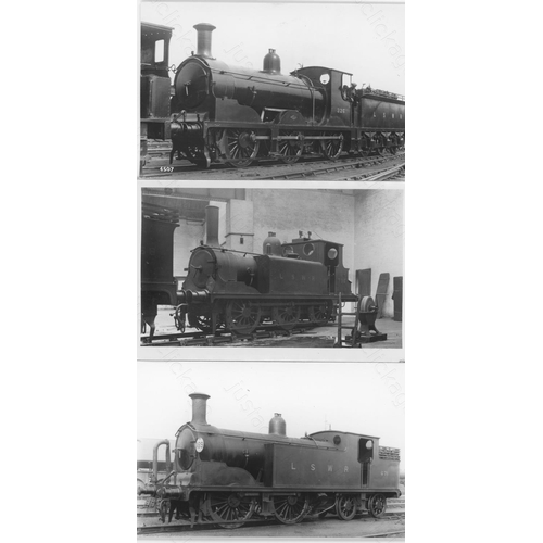 458 - Railway. Southern Railway. A collection of approx. 200, black and white, postcard size prints. The p... 