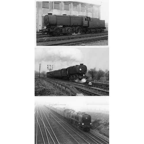 43 - Railway. B.R. Steam. A box of Approx. 750, black and white, postcard size prints. The prints are sli...