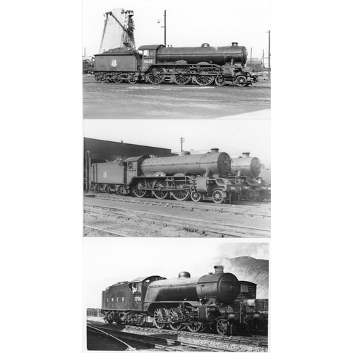 44 - Railway. B.R. Steam. A box of Approx. 750, black and white, postcard size prints. The prints are sli... 