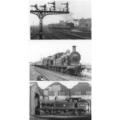 536 - Railway. B.R. Steam with some modern traction. A large box of approx. 1400, black and white, mostly,... 