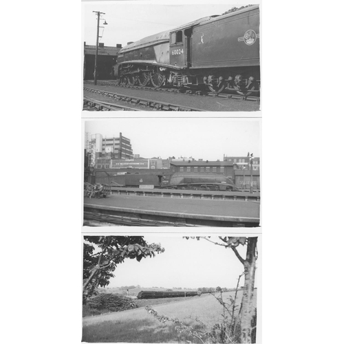 536 - Railway. B.R. Steam with some modern traction. A large box of approx. 1400, black and white, mostly,... 